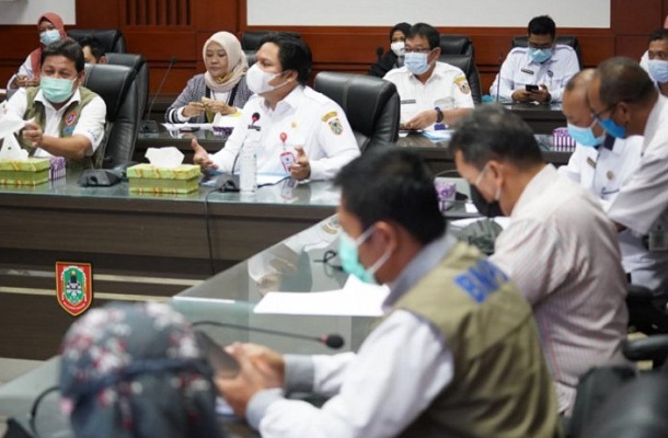 Rapat koordinasi finalisasi penyaluran bantuan perumahan akibat bencana banjir Kalsel antara Pemprov Kalsel dan BNPB
