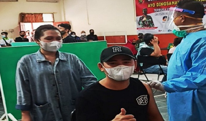 Warga Banjarmasin Dimas Alvonso ikut vaksinasi yang diselenggarakan Kodim 1007 Banjarmasin di RS TPT Banjarmasin