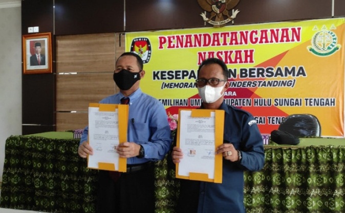 Penandatanganan MoU antara KPU dan Kejari HST